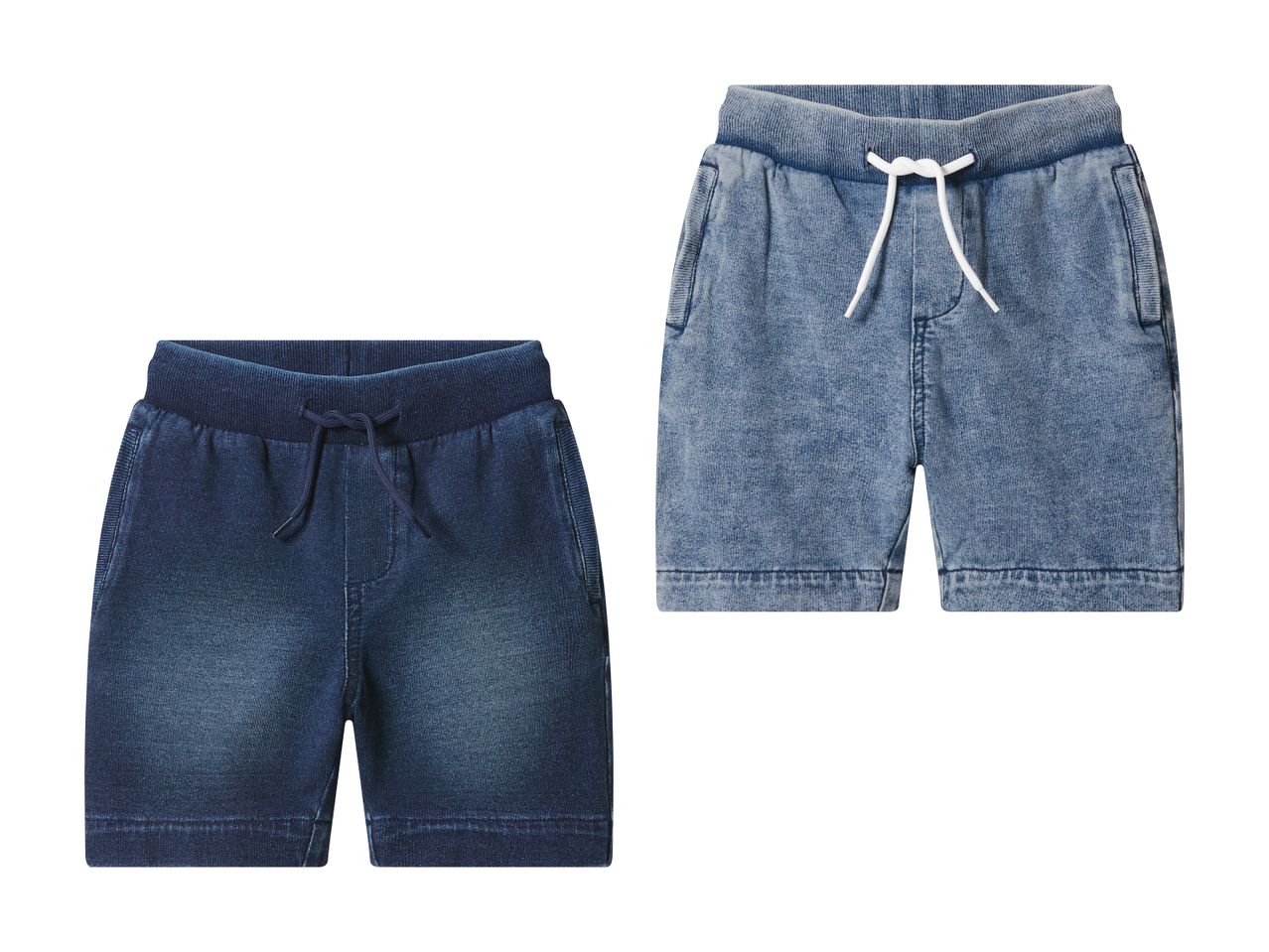 To par denimshorts til børn, et mørkeblåt og et lyseblåt, begge med snøre i taljen.