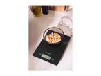 Kitchen scale with a bowl of sliced almonds, showing a weight of 121g.
