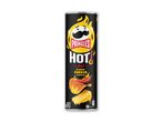 En sort Pringles-dåse med 'Hot Flamin' Cheese Flavour' og billeder af chili, ost og flammer.