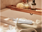 Epilator Cien Beauty em uma toalha no banheiro.