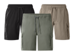 Tri muške kratke hlače u crnoj, maslinasto zelenoj i bež boji s elastičnim pojasom i džepovima