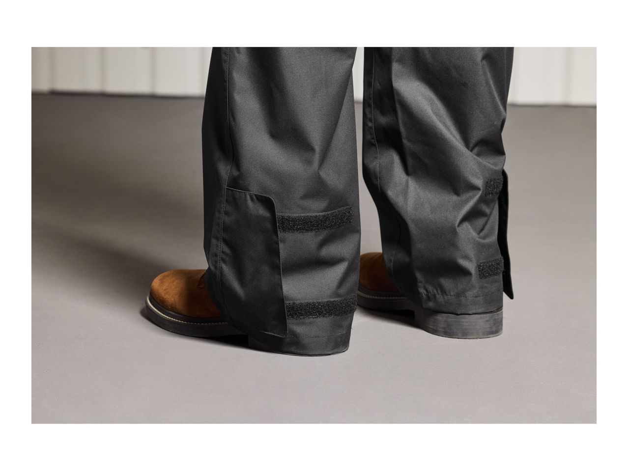 Go to full screen view: Crivit Adults’ Waterproof Trousers - Image 4