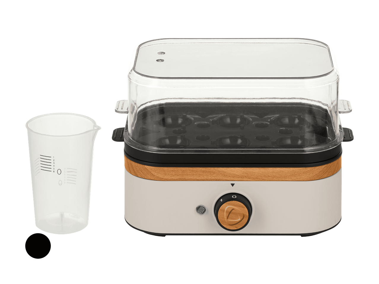 Elektrischer Eierkocher mit Messbecher, weißer Basis und Holzdetails.