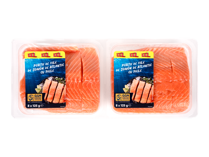Două pachete de file de somon de Atlantic cu piele, 8 porții a 125g fiecare.