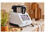 Monsieur Cuisine Smart: kitchen robot with touchscreen and many functions.