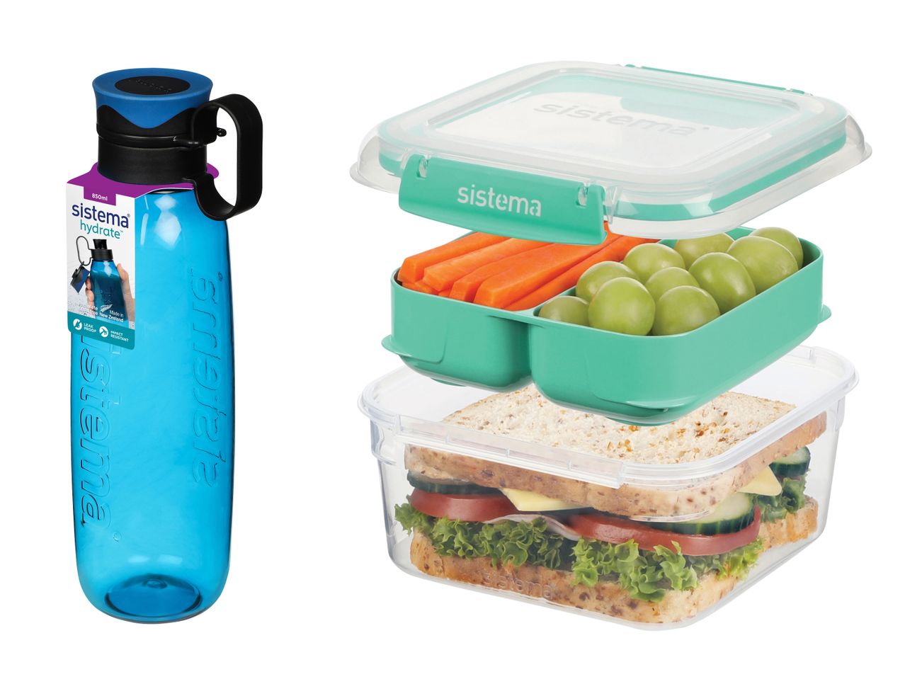 Blaue Trinkflasche und Lunchbox mit Sandwich, Karotten und Trauben.