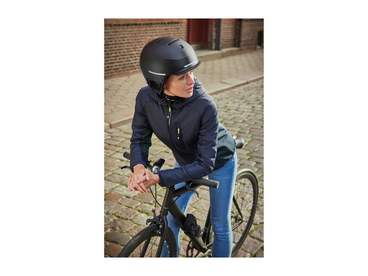 Go to full screen view: Crivit Ladies’ Reversible Cycling Jacket - Image 7