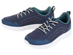 Une paire de baskets de sport bleues et blanches pour hommes.