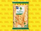 Опаковката на Chef Select XXL херб багети е показана на жълт фон.