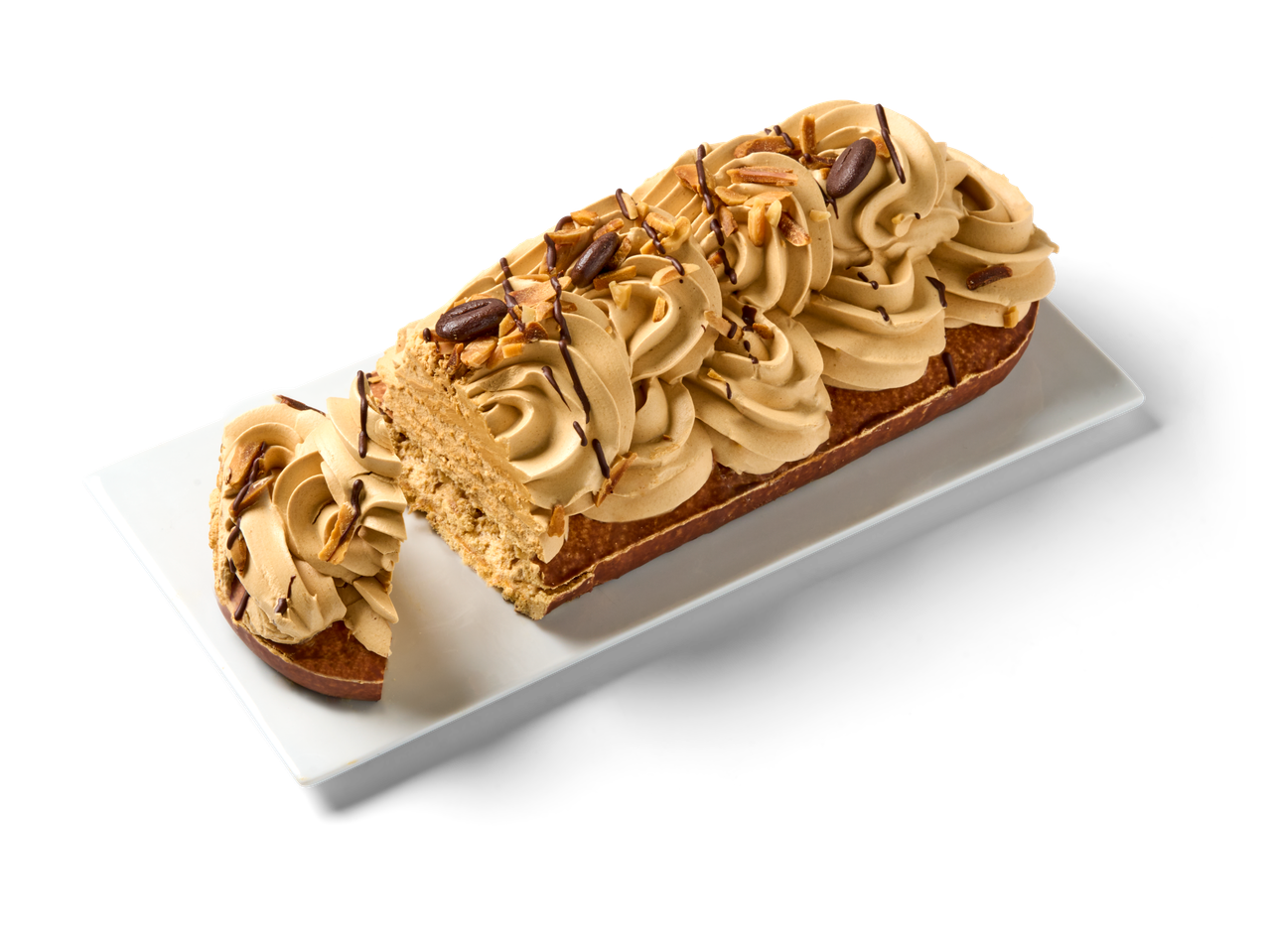 Een heerlijke koffie-cake met amandeltopping, gesneden en geserveerd op een wit rechthoekig bord.