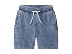 Blå denim-look shorts med hvid snøre i taljen og sidelommer.