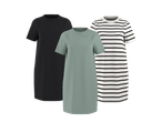 Tri haljine-majice: crna, zelena i bijela s crnim prugama.