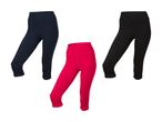 Tre par capri-leggings i sort, mørkeblå og pink.