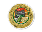 Kartoffelomelet med spinat i en hvid skål, med en etiket der viser en skive omelet og spinat.