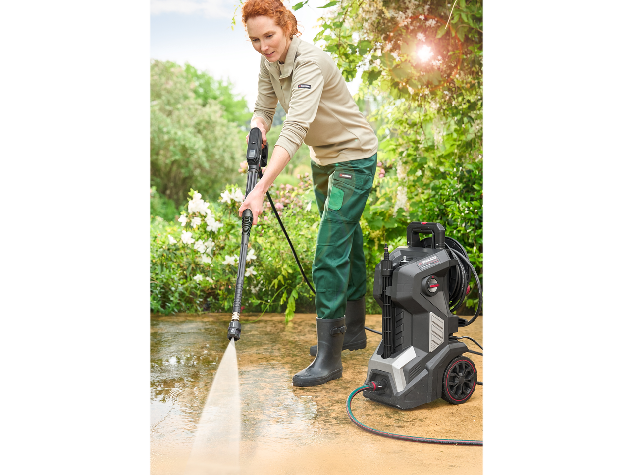 Go to full screen view: 2800W Pressure Washer - Image 1