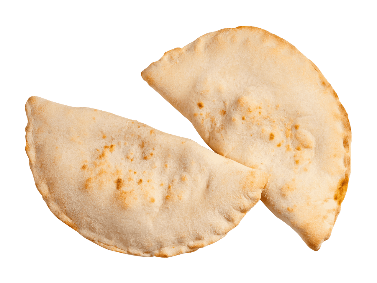 Zwei frisch gebackene Calzone auf schwarzem Hintergrund.