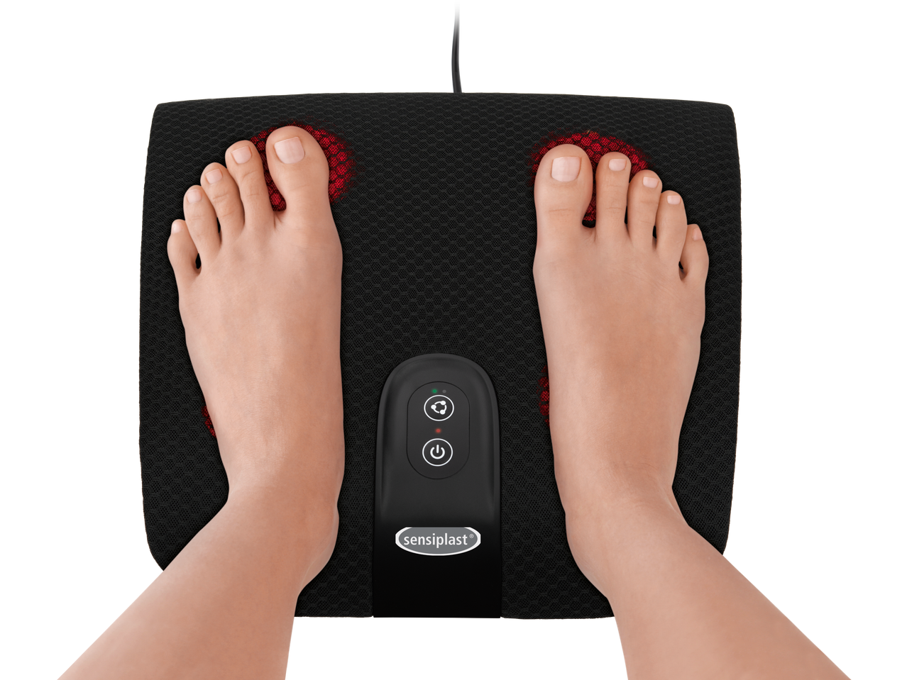 Aparat de masaj Shiatsu pentru picioare SENSIPLAST cu picioarele pe el, vedere de sus.