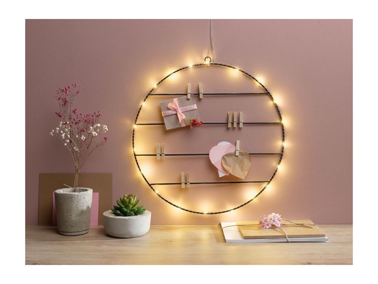 Go to full screen view: Livarno Home LED Photo Holder - Circle - Image 3