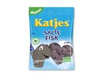 Vegansk slikpose med salte fisk, der indeholder mørke, sukkerovertrukne fisk.
