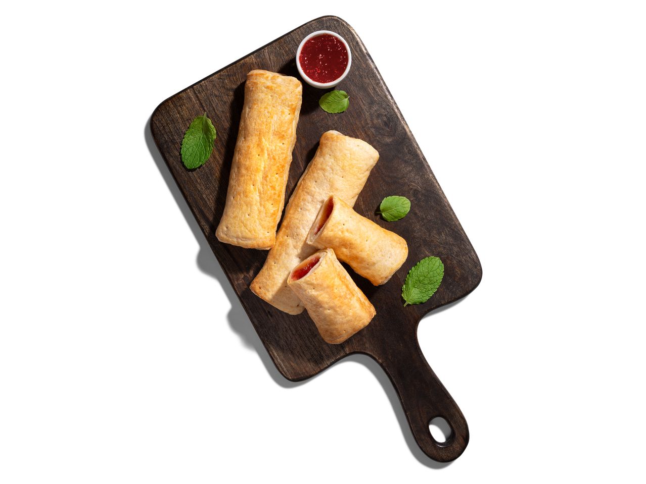 Lekváros sütemények fa vágódeszkán.