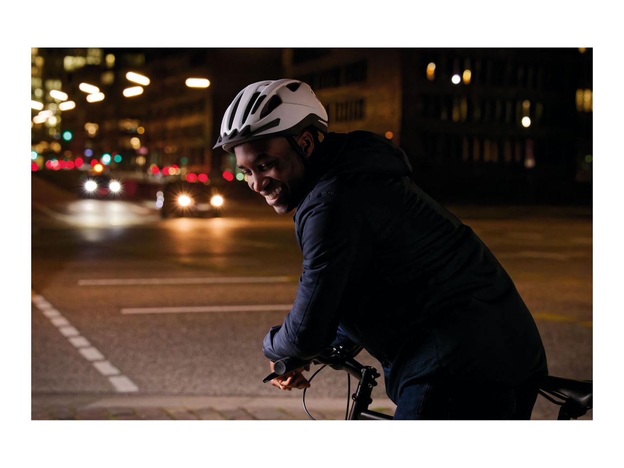 Go to full screen view: Crivit Bike Helmet with Rear Light - Image 9