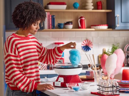 Vattacukor-készítő