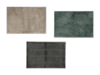 Drei rechteckige Badematten in Beige, Grün und Grau.