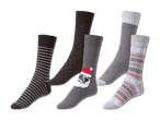 Fünf Paar Socken, darunter gestreifte, gepunktete, eine mit Weihnachtsmann-Stormtrooper und zwei mit nordischen Mustern.