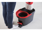 Conjunto de limpeza Vileda Easy Wring com esfregona e balde com espremedor.