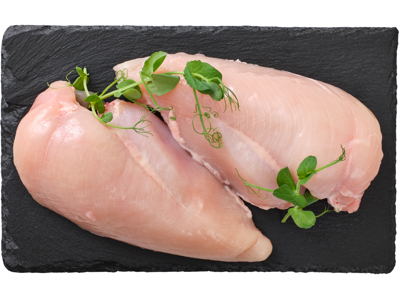 Kaks toorest kana rinnafileed hernevõrsetega mustal kiltkiviplaadil