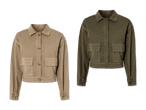 Zwei kurze Cordjacken in Beige und Olivgrün.