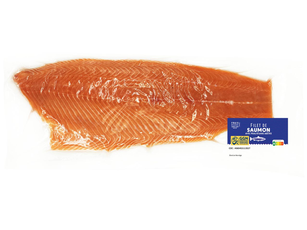 Filet de saumon frais sous vide avec étiquette GGN Certified Farming et Nutri-Score.