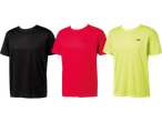Tre kortärmade t-shirts i svart, rött och gult.