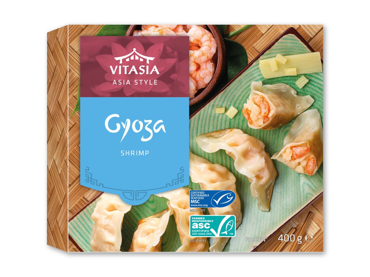 Gyoza med rejer og grøntsager på en tallerken, med certificeringer for bæredygtig fisk og skaldyr.