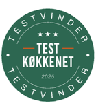 Grønt 'Testvinder Test Køkkenet 2025'-segl med tre stjerner.