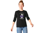 Djevojčica u crnoj majici dugih rukava s printom Wednesday Addams.