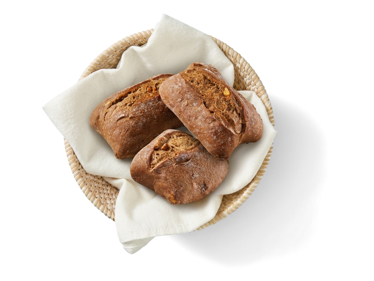 Drie bruine broodjes in een rieten mandje met een witte doek.