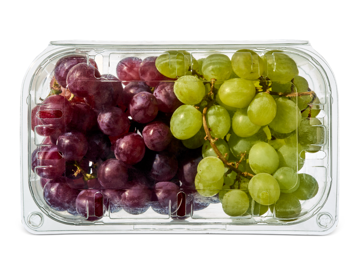 Een doorzichtige plastic verpakking met rode en groene druiven.
