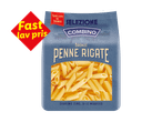 En pakke penne rigate pasta med teksten 'Fast lav pris' på en rød etiket.