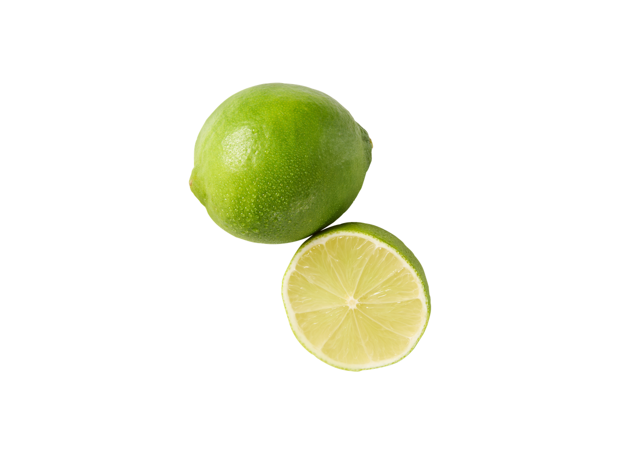 Visa žalioji citrina ir pusė žaliosios citrinos, abi žalios ir sultingos.