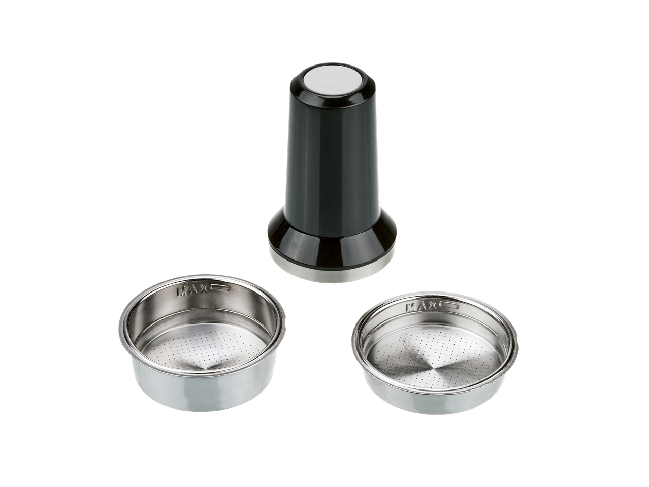 Tamper za kafu i dva sita za aparat za espreso na crnoj pozadini.