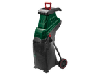 Dārza smalcinātājs ar zaļu korpusu, sarkanu rokturi un melnu maisu uz riteņiem.