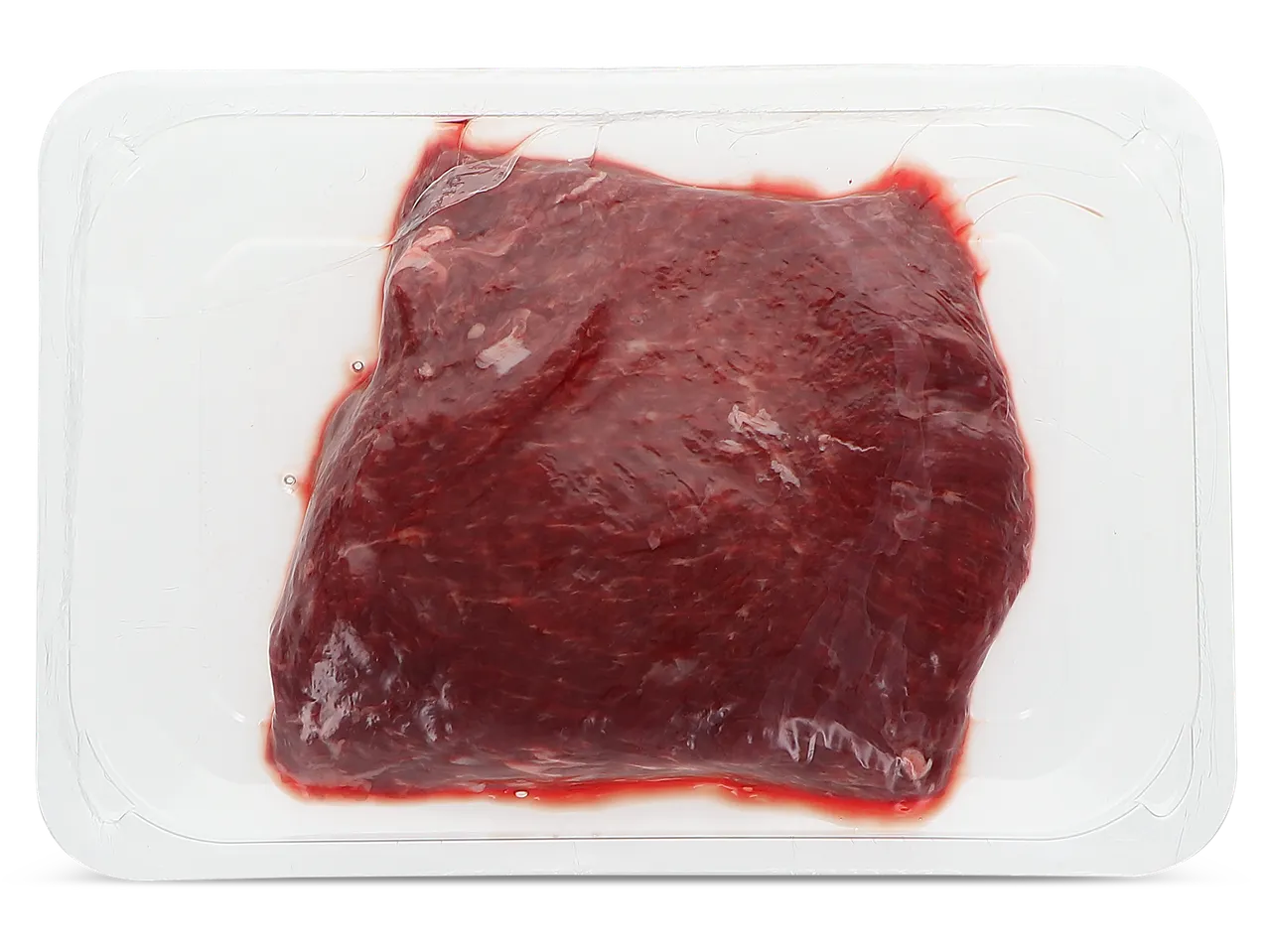 Vacuümverpakte biefstuk in een plastic schaal.