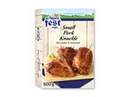 Emballage til små svineknogler med et billede af tilberedt svinekød og teksten 'Small Pork Knuckle'.