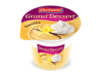 Vanille Grand Dessert met slagroom, vanillebloem en vanillestokjes.