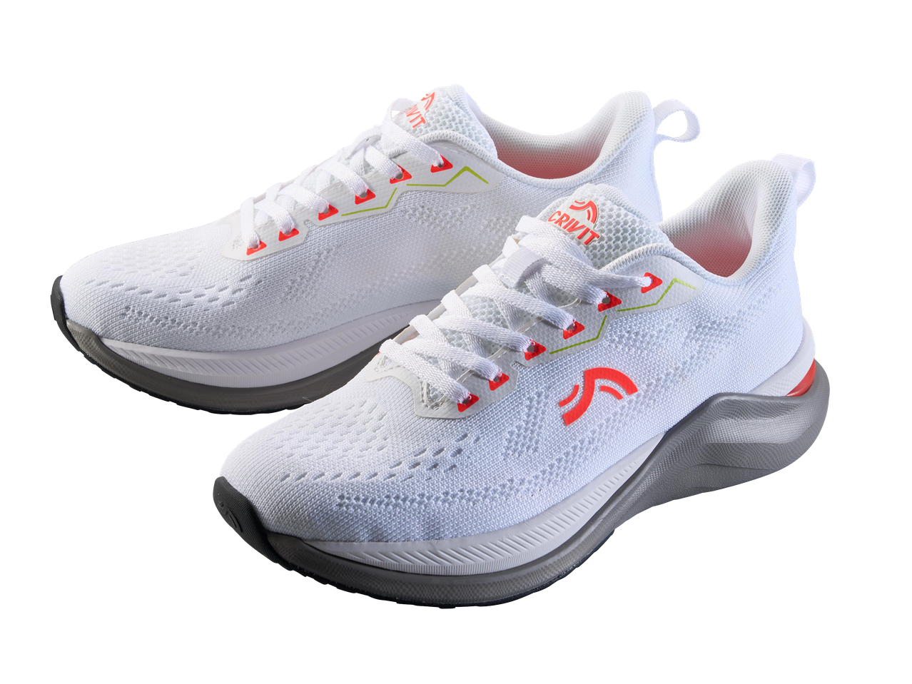 Fehér sportcipők piros és sárga részletekkel, fekete háttér előtt.