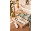 Aparelho de barbear facial Cien Beauty e outros itens de banheiro.