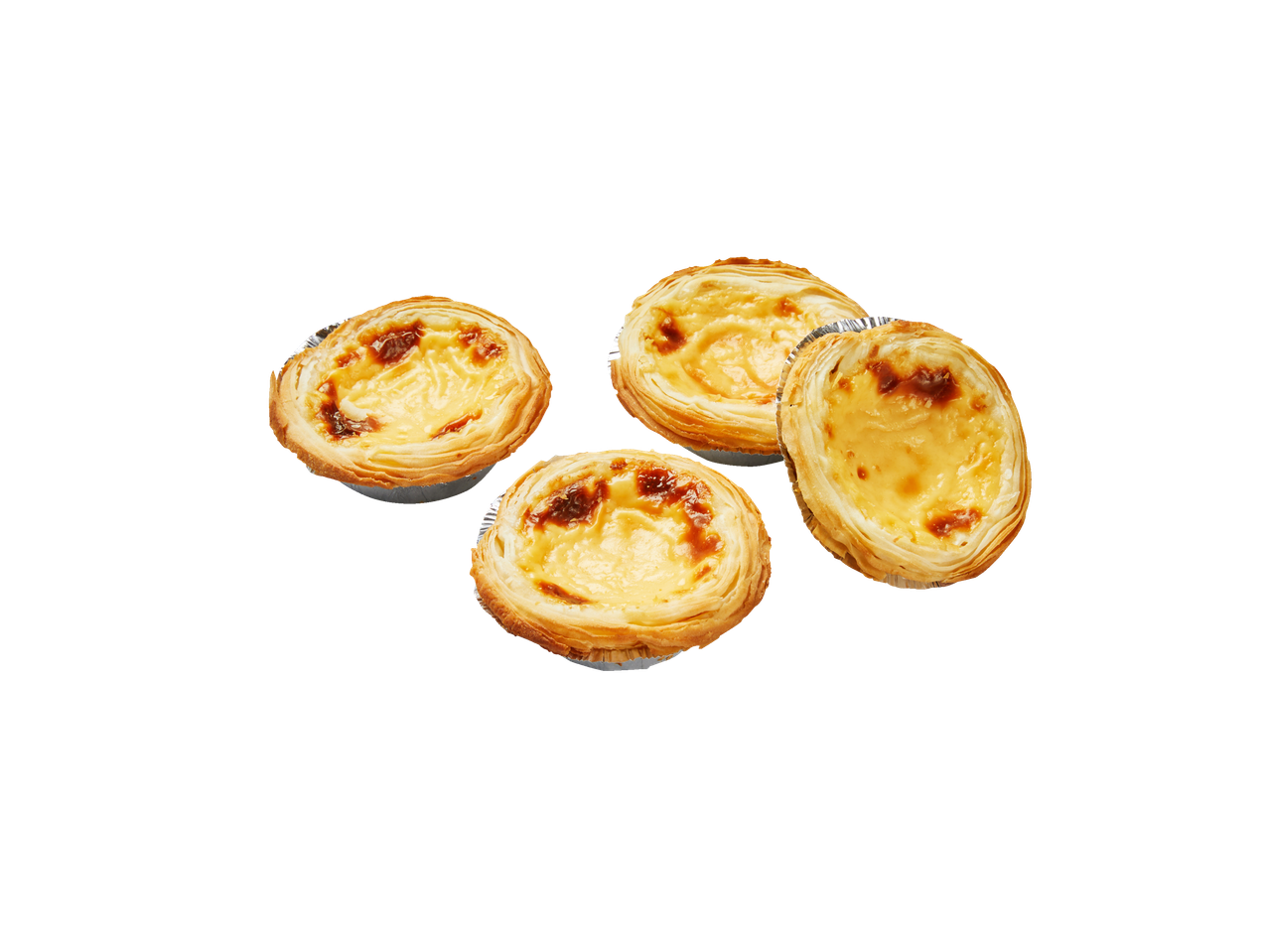 Quatre pâtisseries portugaises aux œufs sur fond noir.