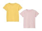 To ensfarvede t-shirts, en gul og en lyserød.