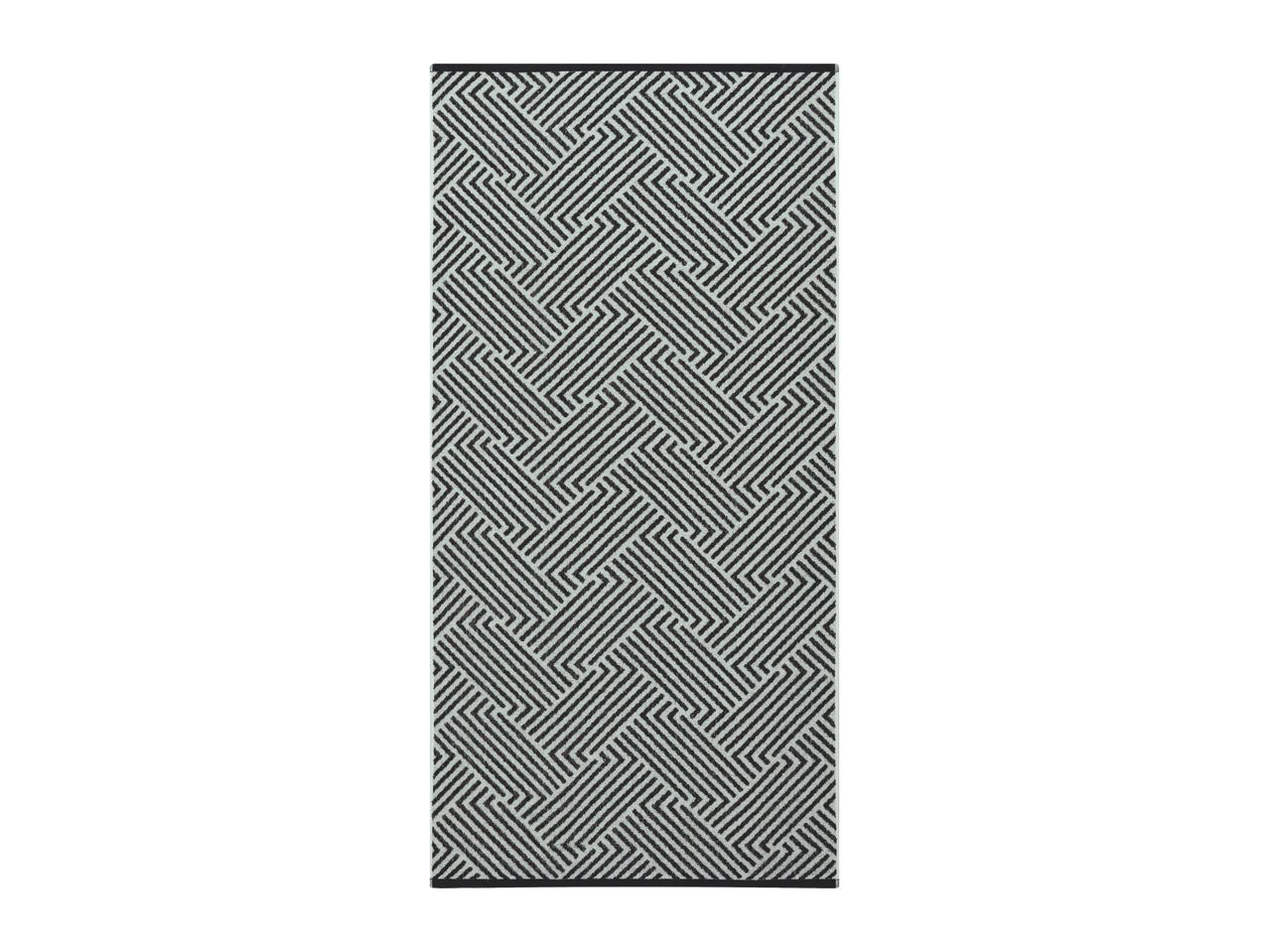 Black and white geometric pattern runner rug